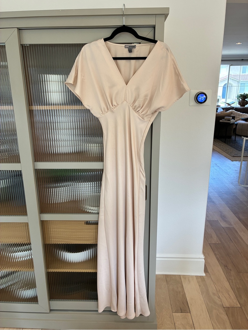 Elegant V-Neck Maxi Dress in Pale Blush